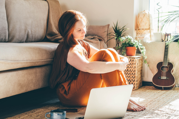 Blog supporting image with persons sitting on the floor at home pondering about life